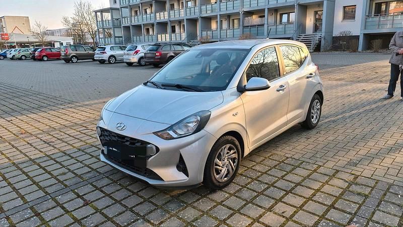 Gebraucht Hyundai i10 Select 67 PS (49 kW) 2020 Silber Kleinwagen