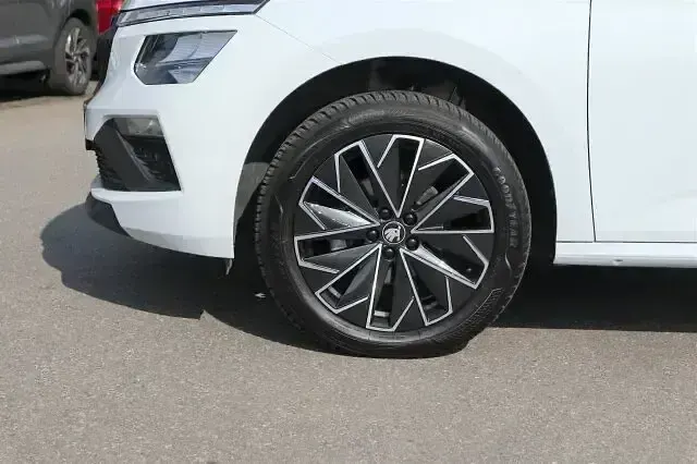 Gebraucht Skoda Kamiq Selection 116 PS (85 kW) 2025 Moonweiss metallic SUV