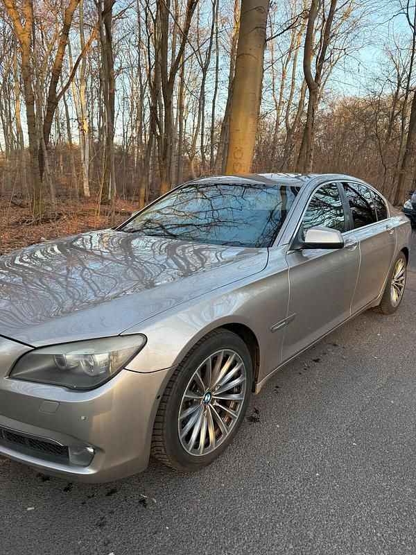 Second-hand BMW 730 245 CP (180 kW) 2009 Gri Berlinǎ