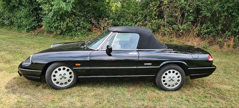 Gebraucht Alfa Romeo Spider 120 PS (88 kW) 1992 Schwarz Cabrio