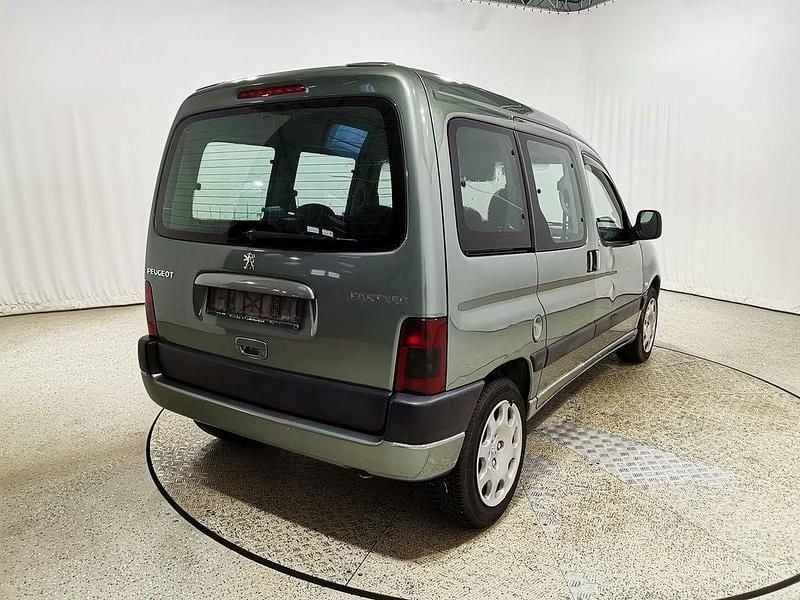 Gebraucht Peugeot Partner 109 PS (80 kW) 2004 Grün acadia Van / Kleinbus