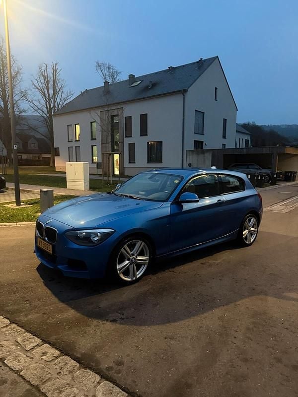Blau Gebraucht 2014 BMW 118 Shadowline Kleinwagen | 10.300 € (Fairer Preis) - Bild 1/4