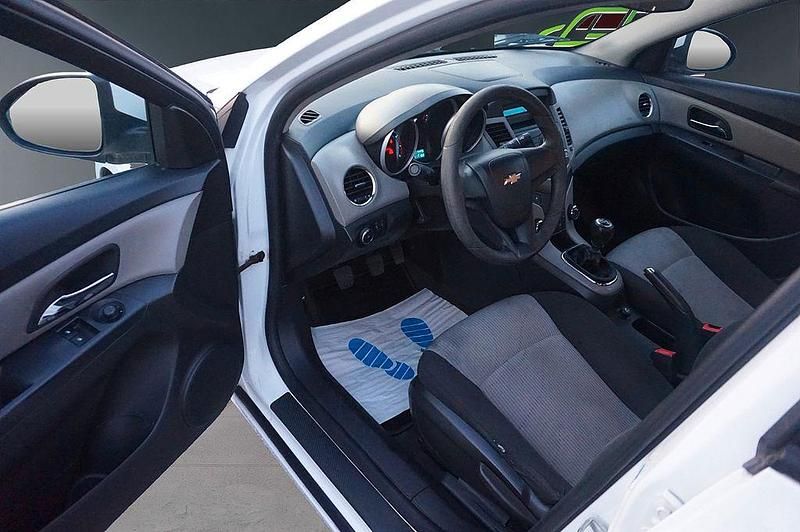 Gebraucht Chevrolet Cruze 124 PS (91 kW) 2011 Weiß Limousine