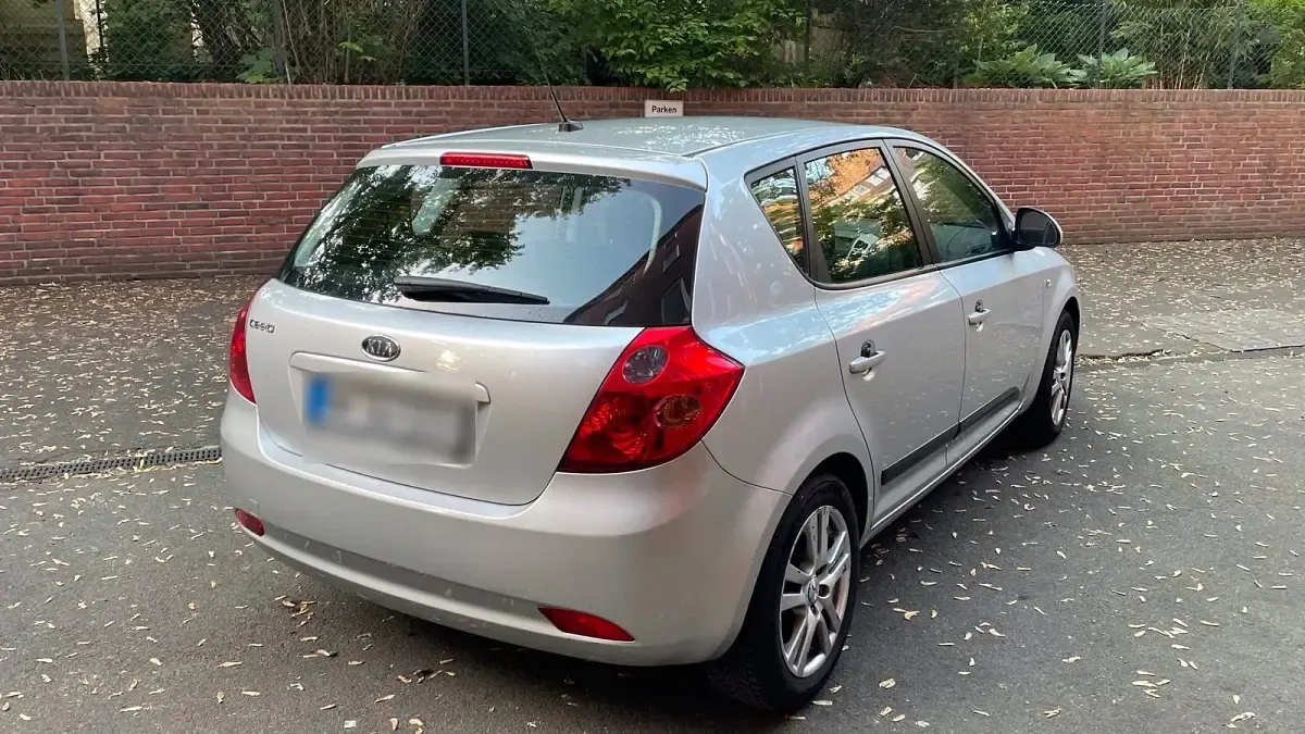 Gebraucht Kia Ceed 150 PS (110 kW) 2007 Silber Kleinwagen