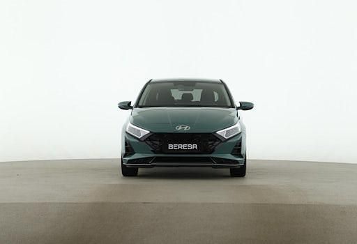Neu Hyundai i20 Prime 100 PS (73 kW) 2025 Grün Limousine