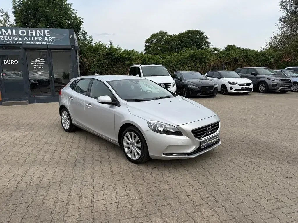 Gebraucht Volvo V40 You! 120 PS (88 kW) 2015 Silber Limousine
