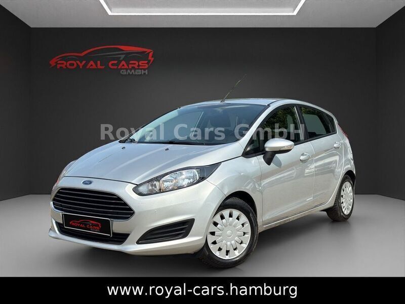 Polarsilber metallic Gebraucht 2015 Ford Fiesta Trend Kleinwagen | 5.990 € (Fairer Preis) - Bild 1/4