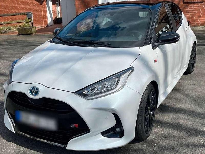 Gebraucht 2023 Toyota Yaris Hybrid Sport Limousine | 24.990 € (Teuer) - Bild 1/1