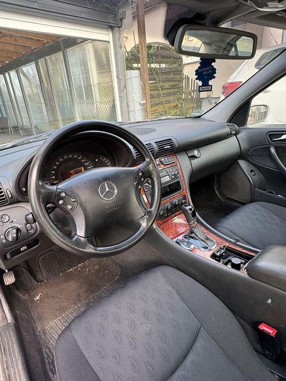 Gebraucht Mercedes C220 Classic 143 PS (105 kW) 2000 Silber Limousine