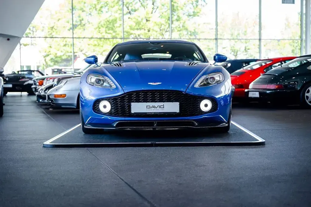 Używany Aston Martin Vanquish 604 KM (444 kW) 2017 Niebieski Coupe