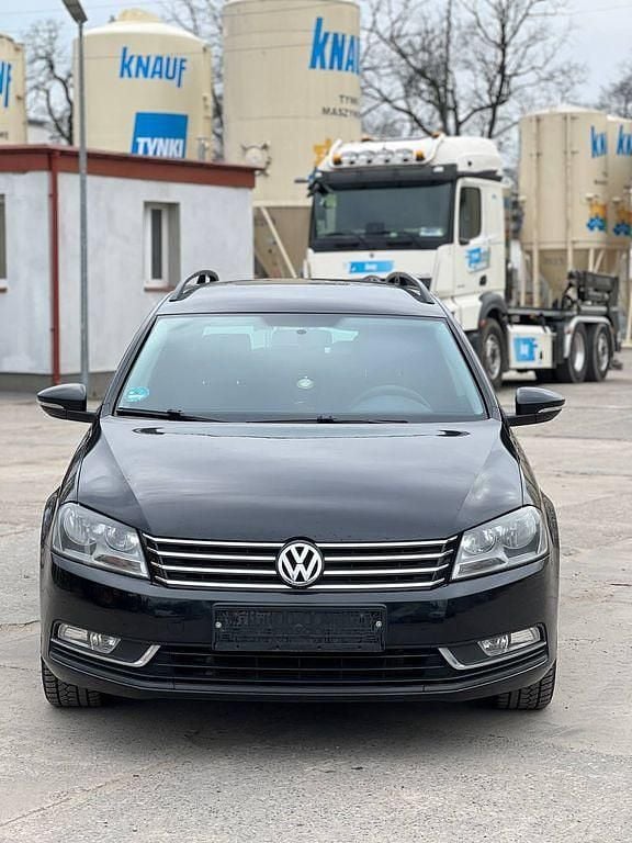 Gebraucht VW Passat Trendline 122 PS (89 kW) 2011 Deep black perleffekt Kombi