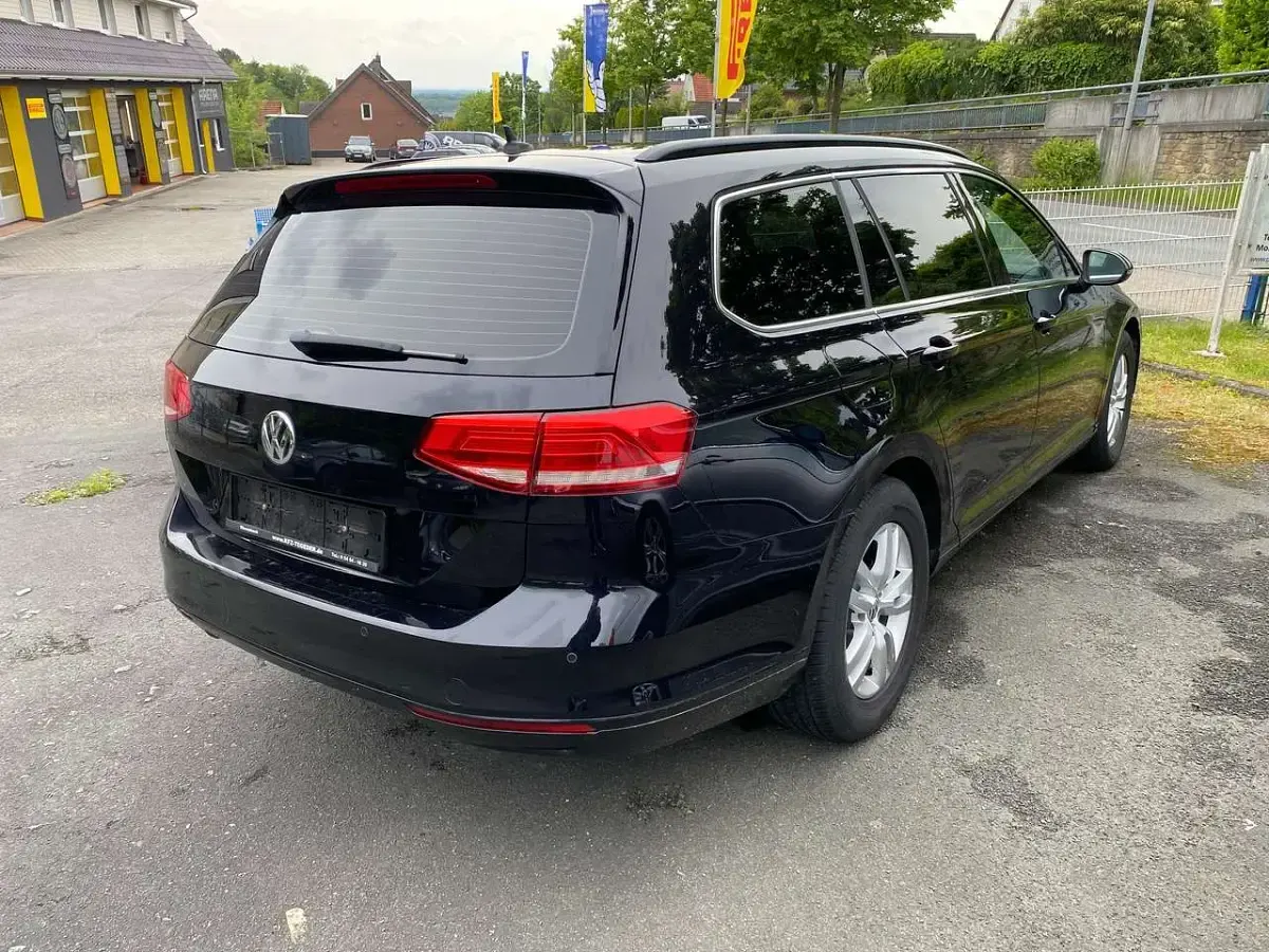 Gebraucht VW Passat Comfortline 150 PS (110 kW) 2016 Deep black perleffekt Kombi