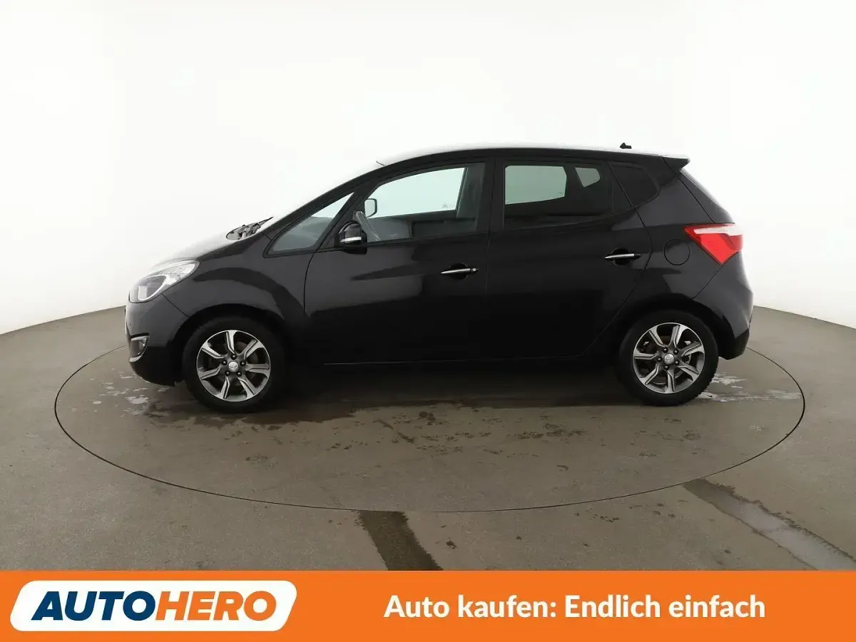 Gebraucht Hyundai i20 Space Plus 125 PS (91 kW) 2019 Phantom black Kleinwagen