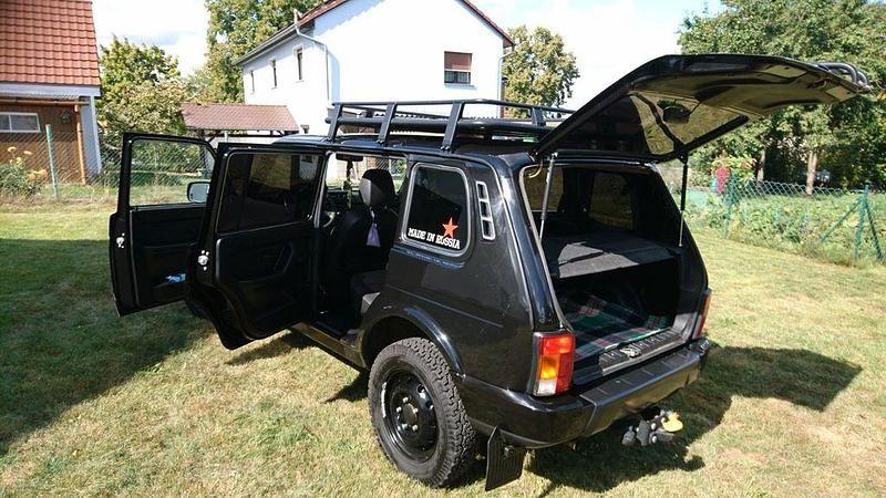 Schwarz Gebraucht 2021 Lada Urban SUV | 18.999 € - Bild 1/4