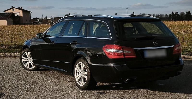 Gebraucht Mercedes E220 Avantgarde 170 PS (125 kW) 2012 Schwarz Kombi