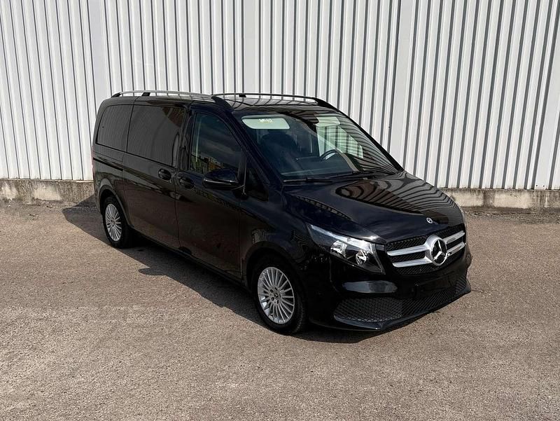 Schwarz Gebraucht 2024 Mercedes V220 Edition Van / Kleinbus | 47.000 € (Superpreis) - Bild 1/4