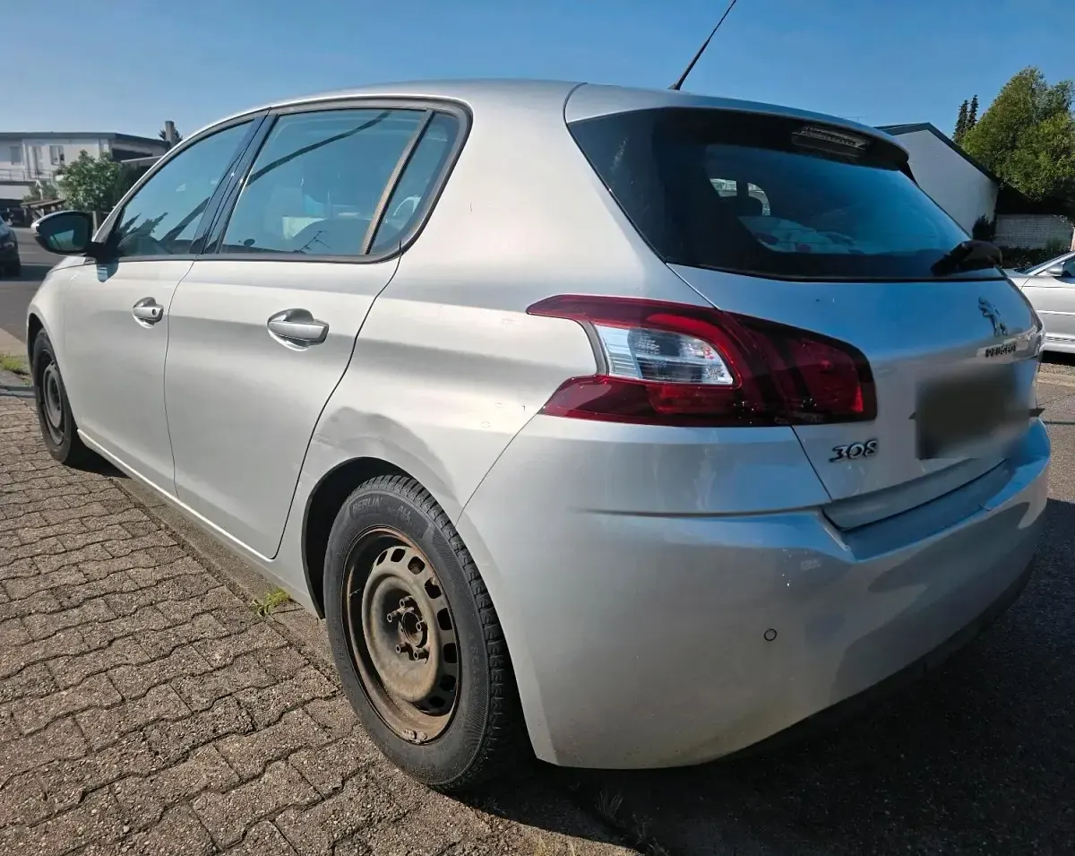 Gebraucht Peugeot 308 Active 125 PS (91 kW) 2014 Silber Limousine