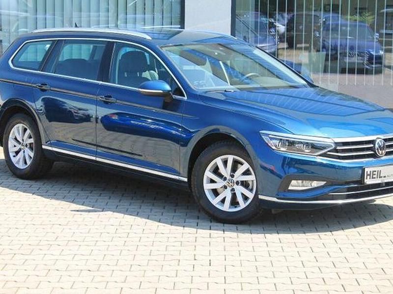 Gebraucht VW Passat Elegance 150 PS (110 kW) 2023 Blau Kombi