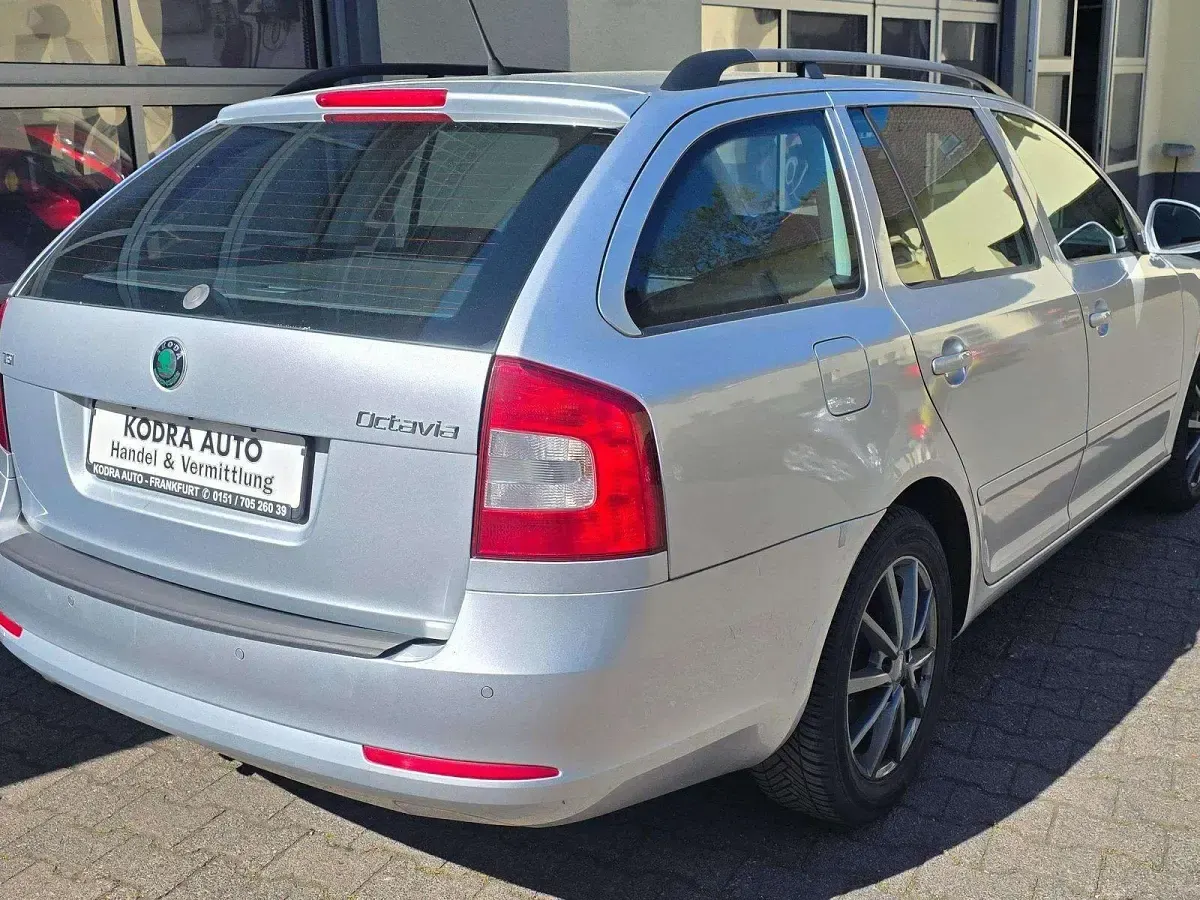 Gebraucht Skoda Octavia Ambition 122 PS (89 kW) 2011 Grau Kombi