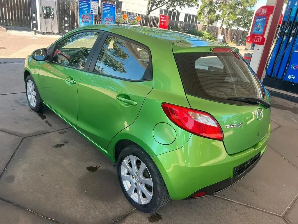 Gebraucht Mazda 2 75 PS (55 kW) 2009 Grün Kleinwagen
