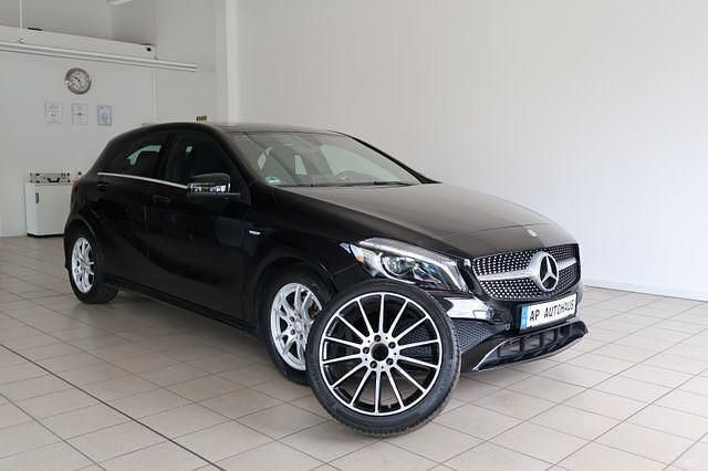 Nachtschwarz Gebraucht 2017 Mercedes A200 AMG line Limousine | 18.990 € (Fairer Preis) - Bild 1/3