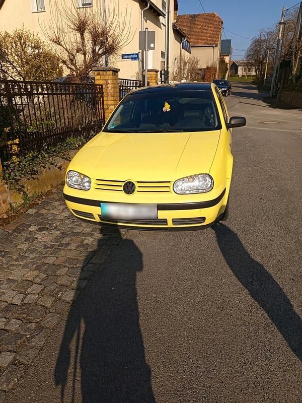 Gebraucht VW Golf IV 75 PS (55 kW) 2002 Gelb Kleinwagen