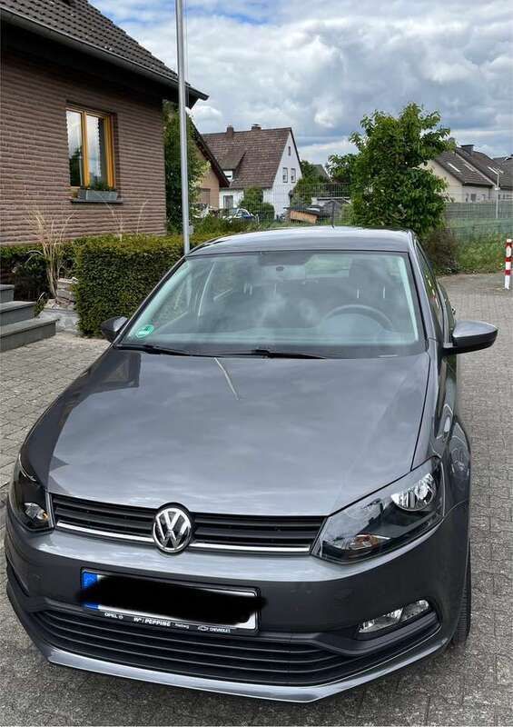 Grau Gebraucht 2017 VW Polo Trendline Limousine | 11.000 € (Guter Preis) - Bild 1/4