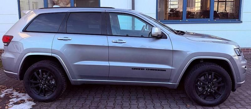 Gebraucht Jeep Grand Cherokee Night Eagle 250 PS (183 kW) 2018 Silber SUV