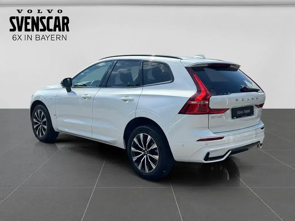 Gebraucht Volvo XC60 Plus 197 PS (144 kW) 2024 Crystal white / metallic SUV