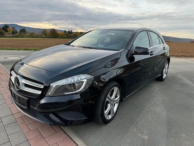 Schwarz Gebraucht 2013 Mercedes A250 Limousine | 12.000 € (Superpreis) - Bild 1/4