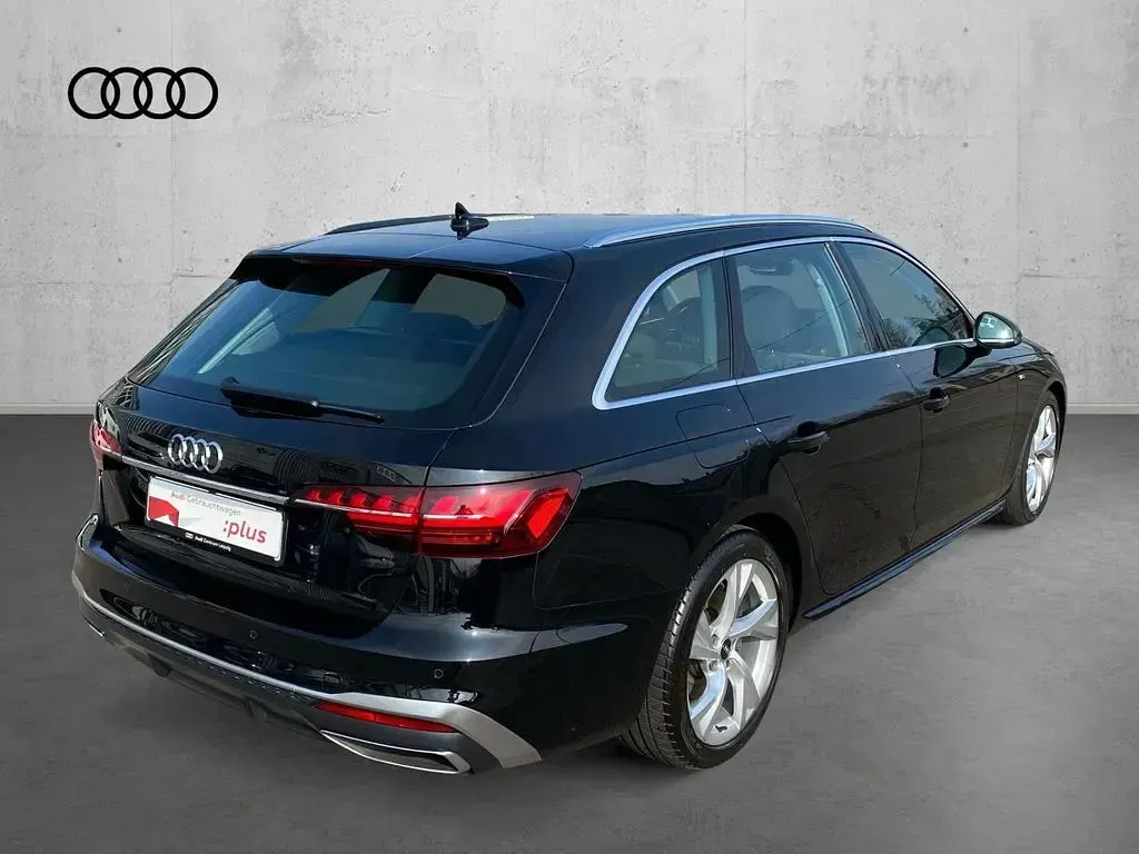 Second-hand Audi A4 S-Line 150 CP (110 kW) 2023 Negru Break