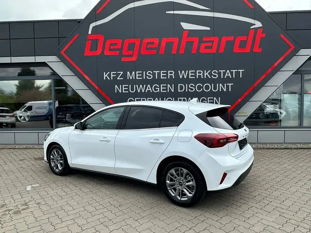 Nowe Ford Focus Titanium X 125 KM (91 kW) 2026 Biały Sedan/Limuzyna