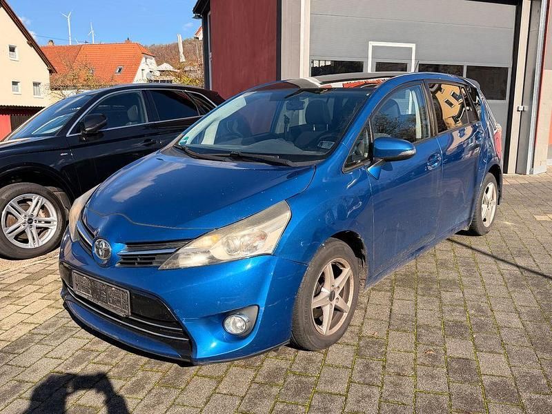 Electric blue metallic/ vivid Gebraucht 2013 Toyota Verso Life Van / Kleinbus | 3.890 € - Bild 1/4