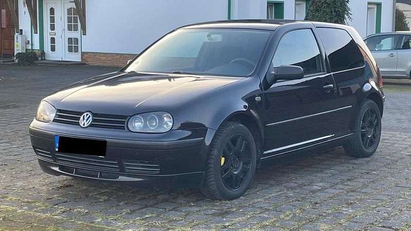 Schwarz Gebraucht 2001 VW Golf IV Kleinwagen | 2.200 € (Etwas zu teuer) - Bild 1/4