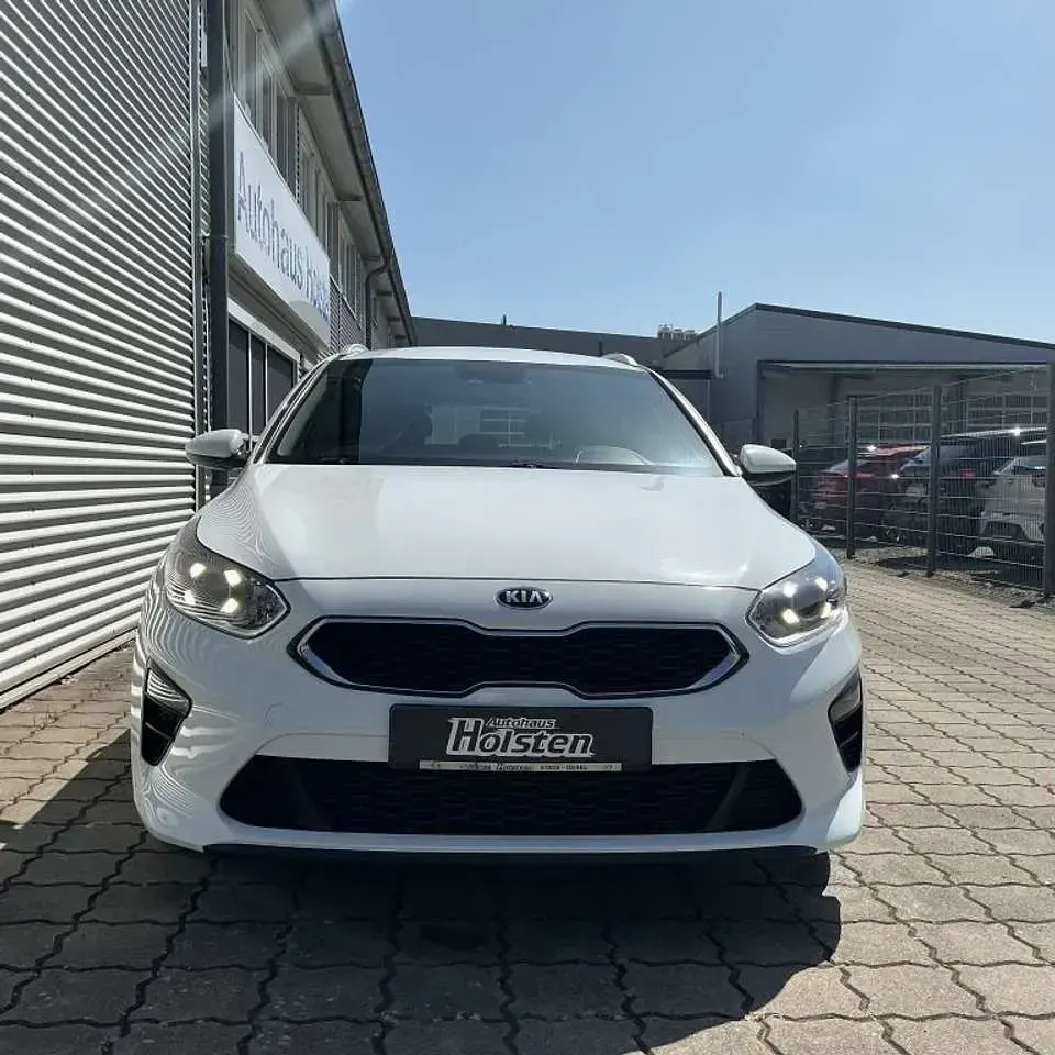 Gebraucht Kia Ceed Sportswagon 136 PS (100 kW) 2021 Carraraweiß Kombi