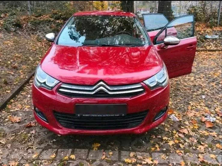 Używany Citroën C4 130 KM (95 kW) 2015 Czerwony Sedan/Limuzyna