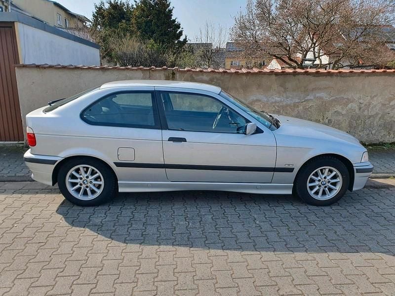 Gebraucht BMW 316 105 PS (77 kW) 2000 Silber Limousine
