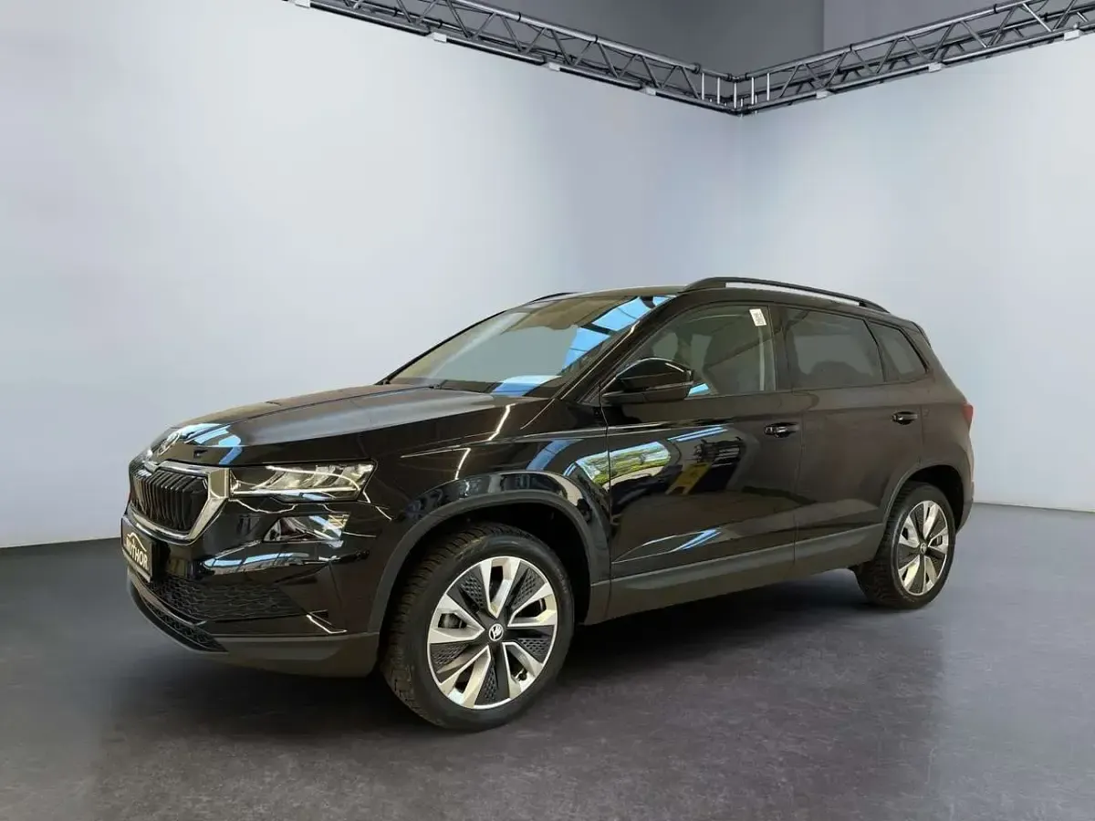Gebraucht Skoda Karoq Style 150 PS (110 kW) 2023 Schwarzmagic perleffekt SUV