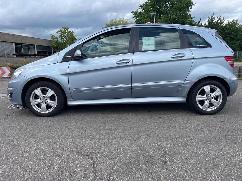 Gebraucht Mercedes B170 116 PS (85 kW) 2009 Blue metallic Van / Kleinbus