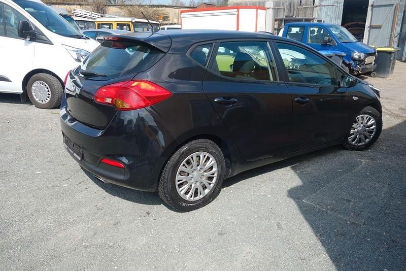 Second-hand Kia Ceed Attract 99 CP (72 kW) 2013 Hatchback