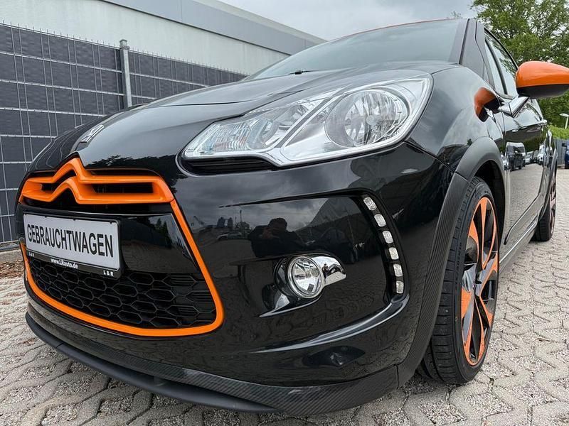 Schwarz Gebraucht 2011 Citroën DS3 Limousine | 13.999 € - Bild 1/4