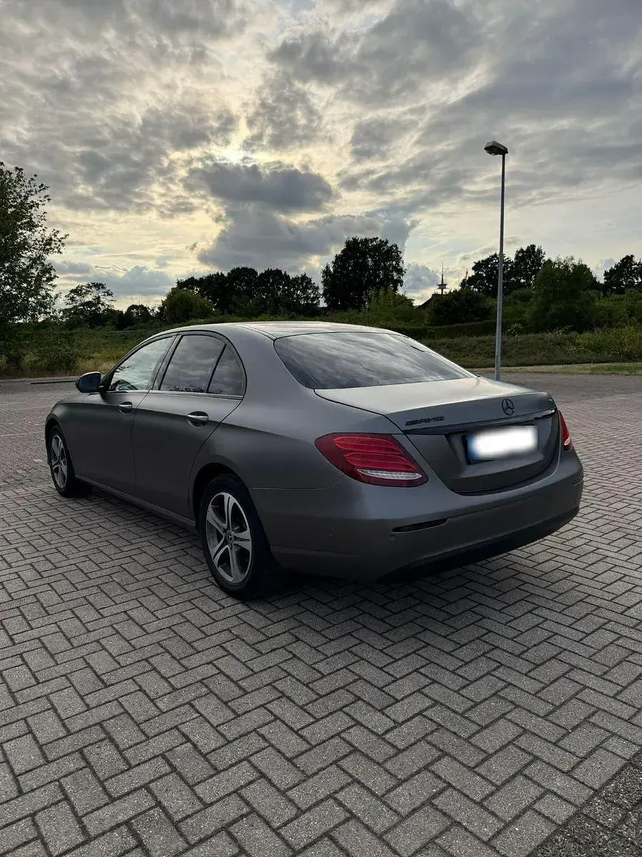 Gebraucht Mercedes E220 163 PS (119 kW) 2017 Grau Limousine