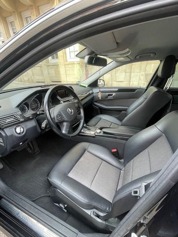 Gebraucht Mercedes E200 Avantgarde 184 PS (135 kW) 2009 Schwarz Limousine