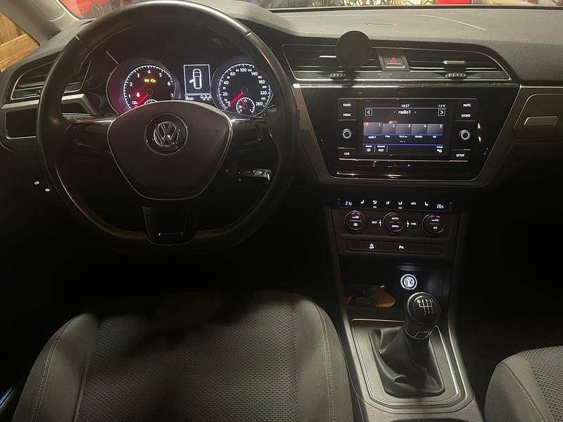 Gebraucht VW Touran 110 PS (80 kW) 2017 Silber Van / Kleinbus