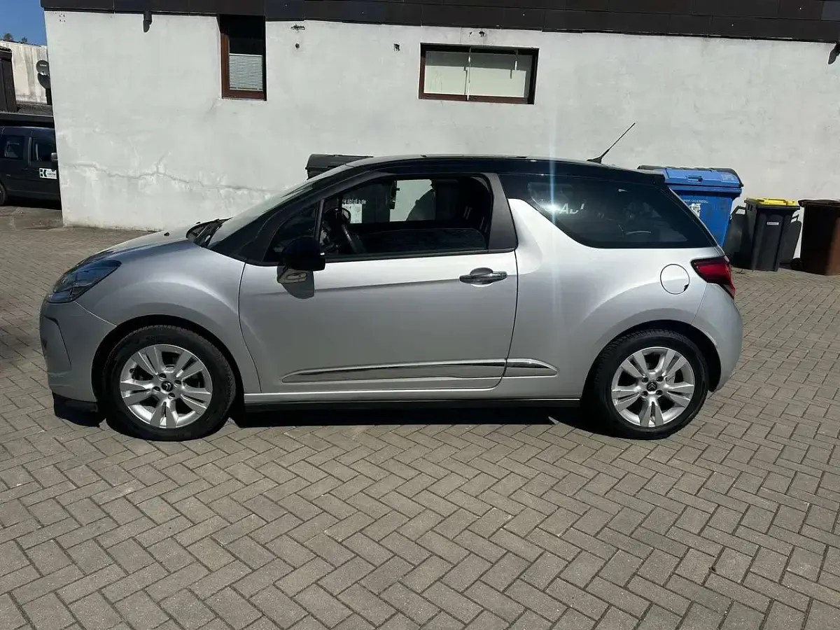 Gebraucht Citroën DS3 Chic 82 PS (60 kW) 2014 Lack aluminium schwarz Kleinwagen