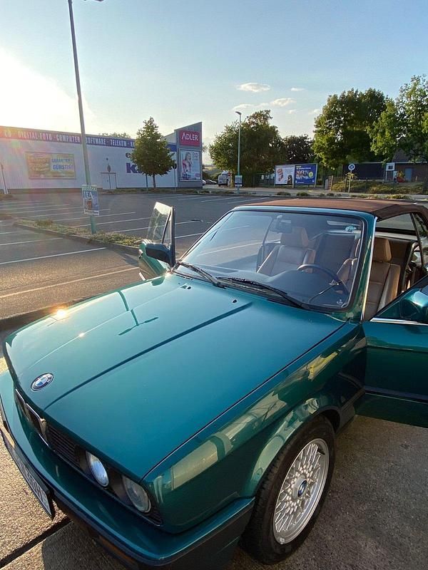Grün Gebraucht 1991 BMW 318 Cabriolet Cabrio | 24.900 € - Bild 1/4