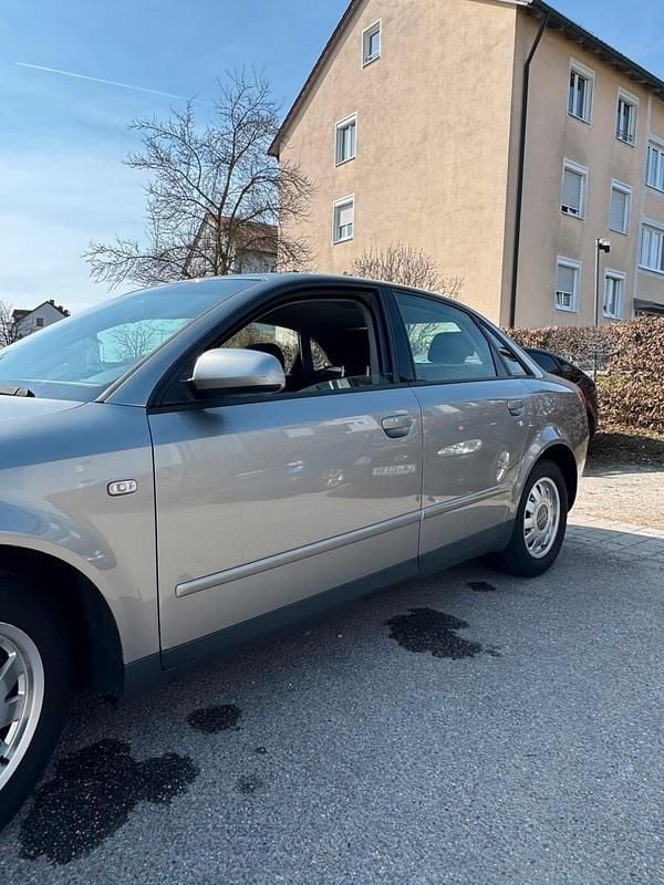 Second-hand Audi A4 101 CP (74 kW) 2002 Argintiu Berlinǎ