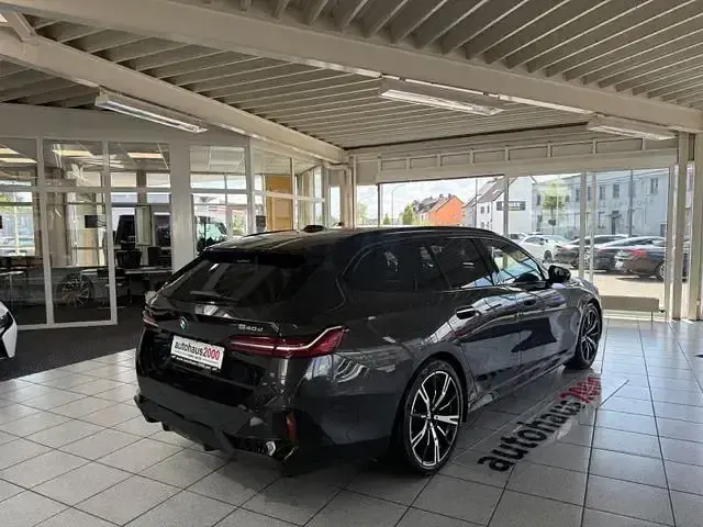 Gebraucht BMW 540 M Sport 303 PS (222 kW) 2025 Grau Limousine