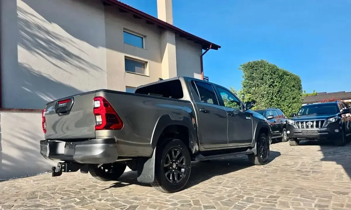 Neu Toyota HiLux 204 PS (150 kW) 2026 Oxide bronze Pickup