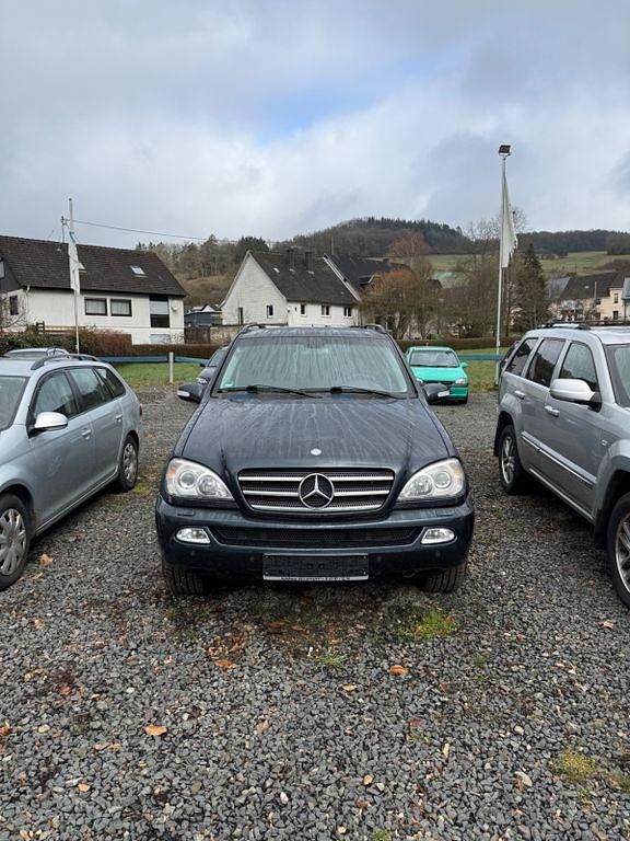 Gebraucht Mercedes ML270 163 PS (119 kW) 2004 Schwarz SUV